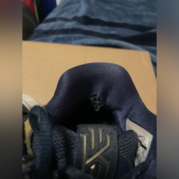 Nike Kyrie 3 Obsidian Size 11 - Picture 7 of 11